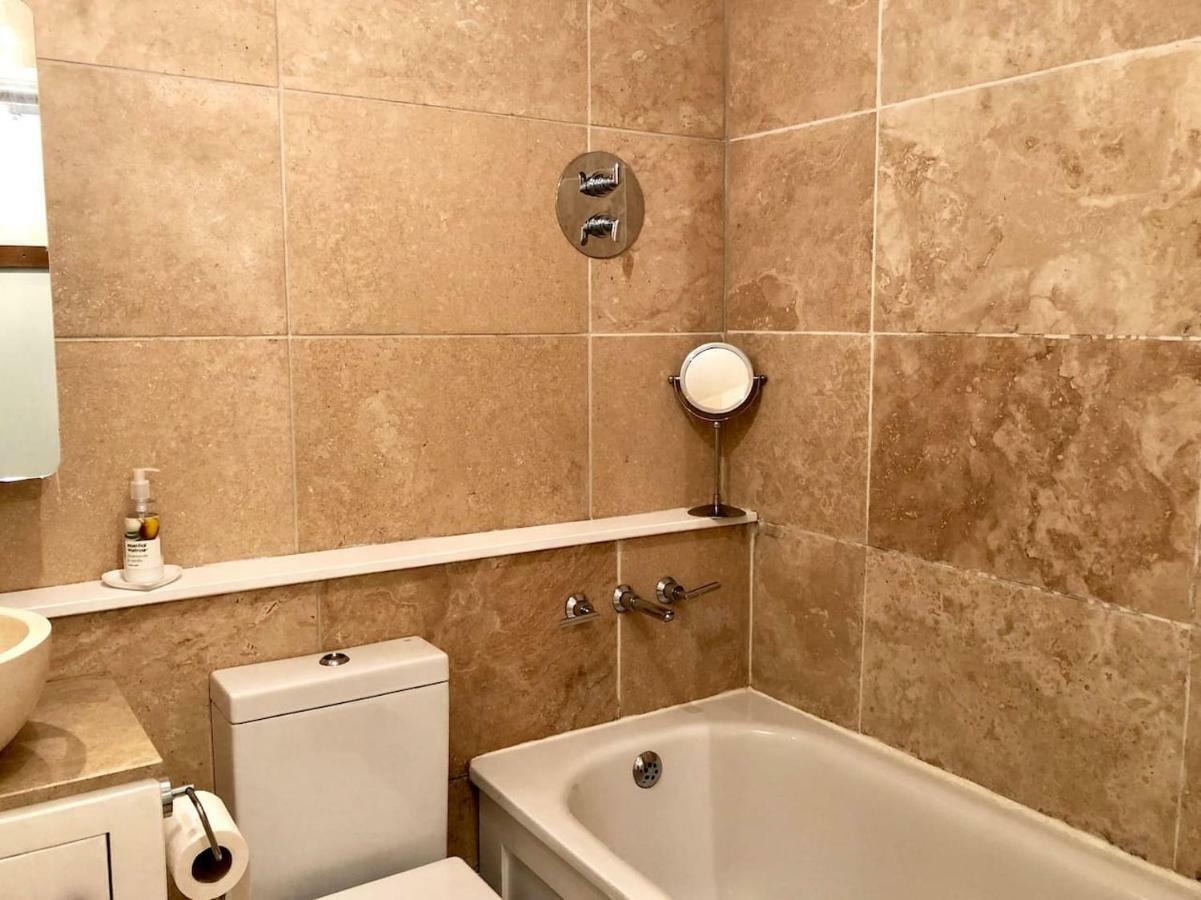 Lauras Townhouse Apartments Garrard'S Retreat Bath Exteriör bild