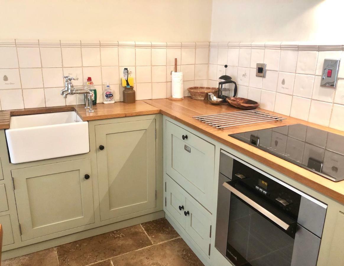 Lauras Townhouse Apartments Garrard'S Retreat Bath Exteriör bild